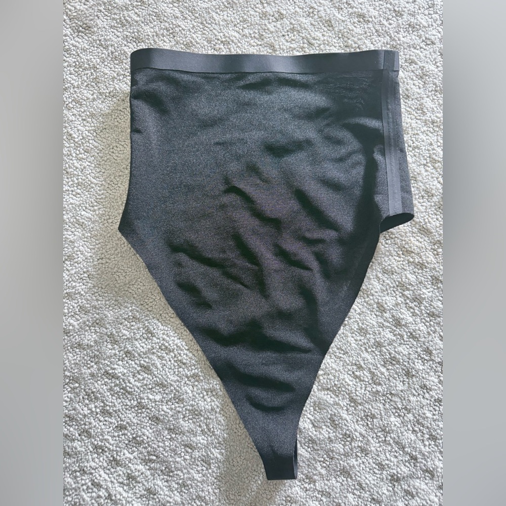 SKIMS Power Mesh High Waisted Thong ONYX 
Size XS NWT